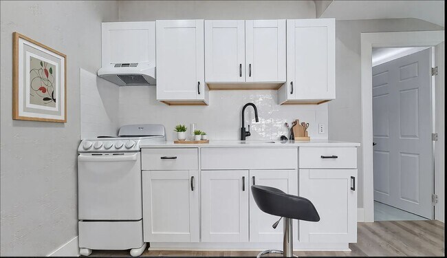 Building Photo - 121 W Moore St