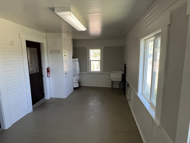 Building Photo - 1851 Magnolia Dr