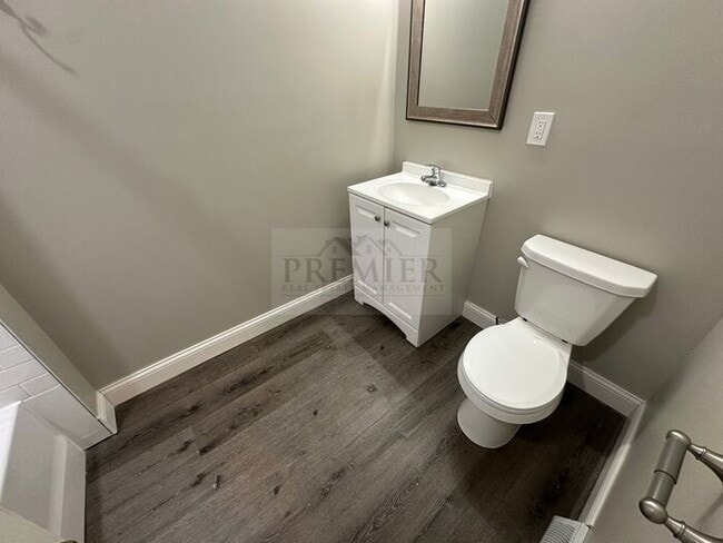 Building Photo - 4534 Mercier St