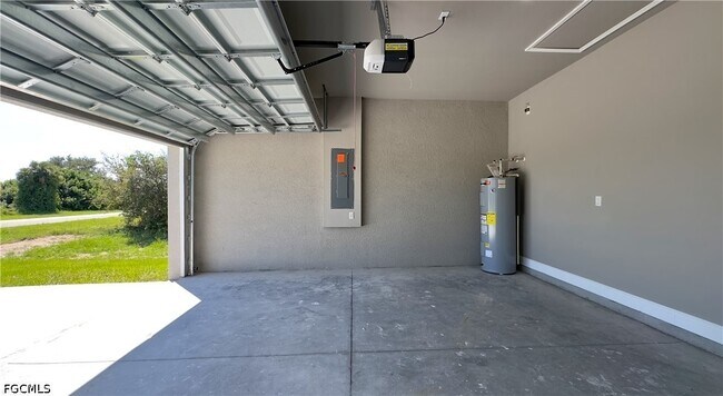 Building Photo - 9020 Green Cir