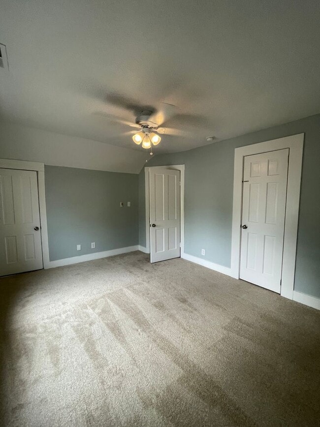 Building Photo - 2 Bedroom Near ESU!
