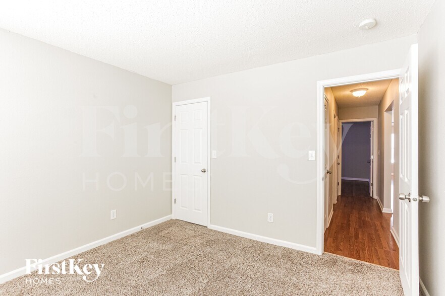 Building Photo - 15572 Dry Creek Rd