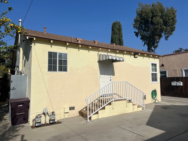 Building Photo - 2-bedroom, 1-bath home in the heart of Gle...