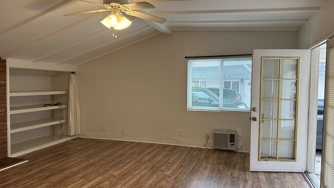 Large Studio unit with lots of light. - 15416 Wyandotte St