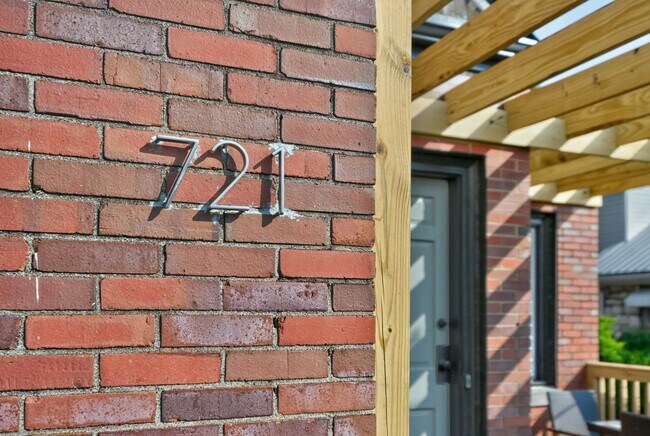 Building Photo - 721 Headley Ave