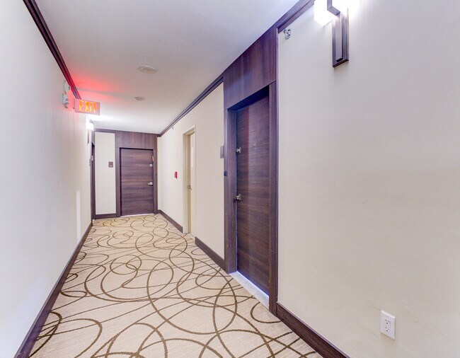Building Photo - 20515 E Country Club Dr