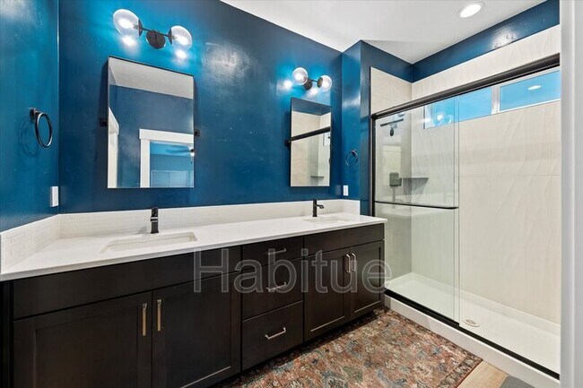 Building Photo - 917 E Bissett St