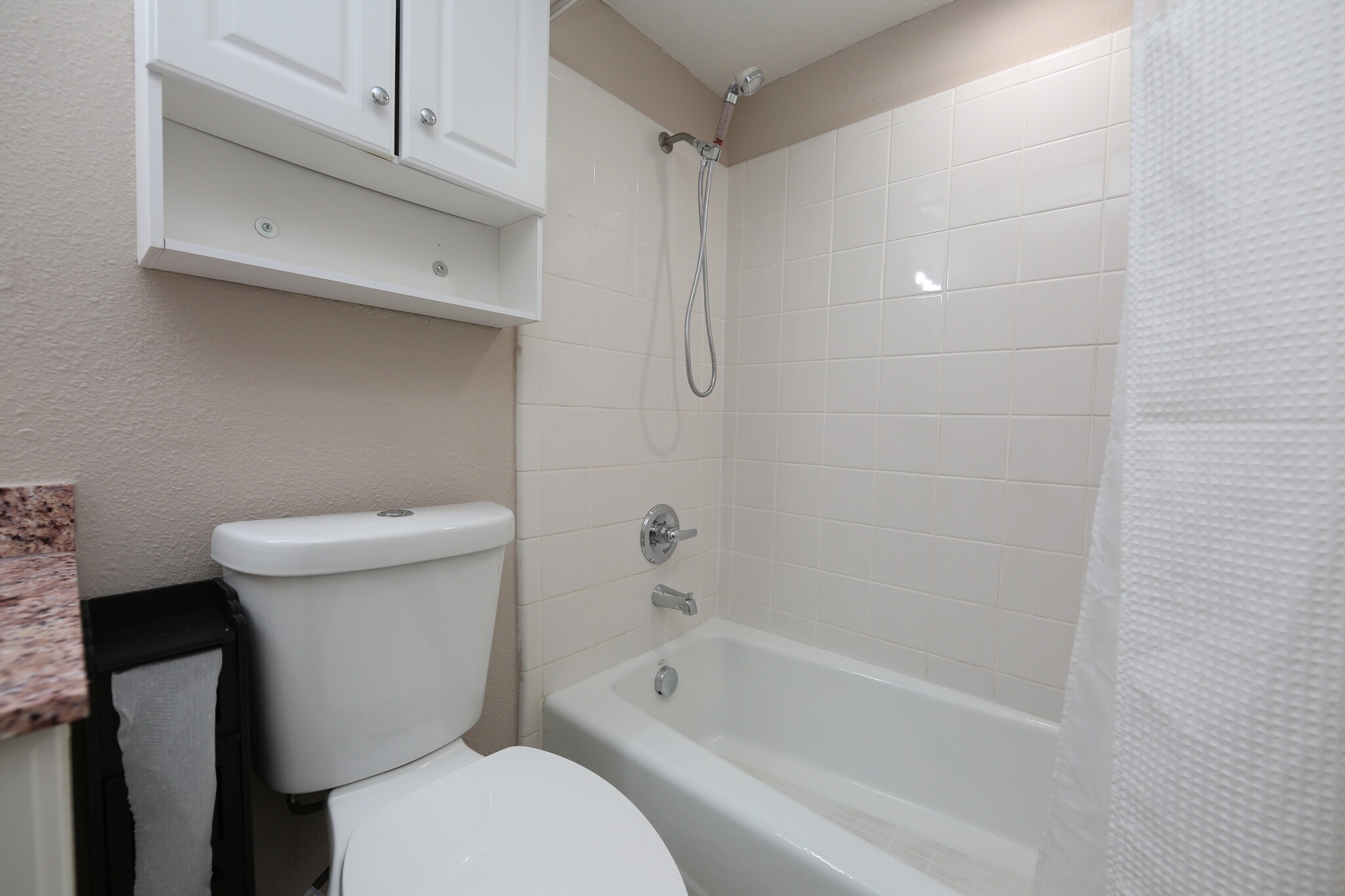 Building Photo - 7727 Meadow Park Dr
