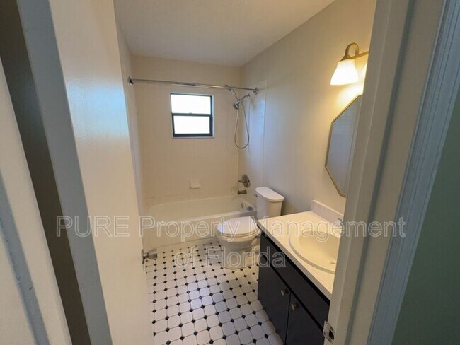 Building Photo - 9 Banyan Course Run