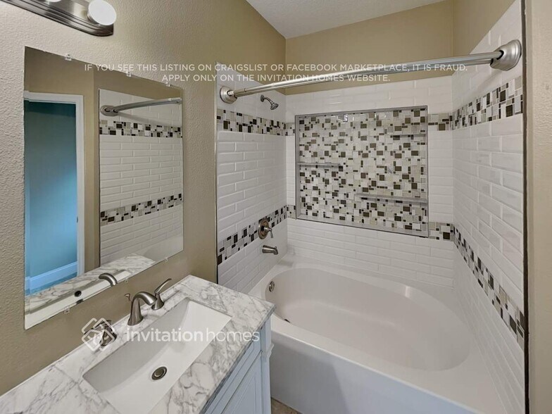 Building Photo - 2004 Locust Berry Dr