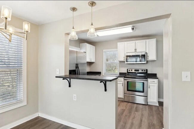 Building Photo - 306 W 17th St