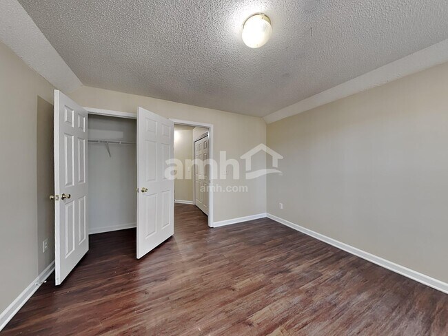 Building Photo - 3951 Saint George Ter SW