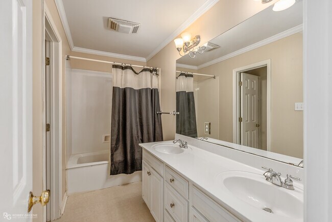 Building Photo - 114 Heritage Dr