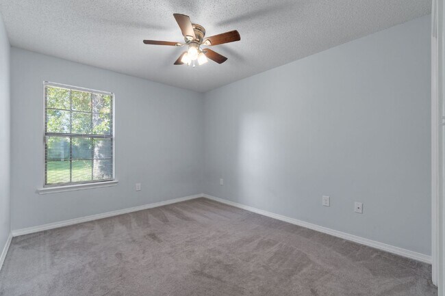 Building Photo - 502 Krest Dr