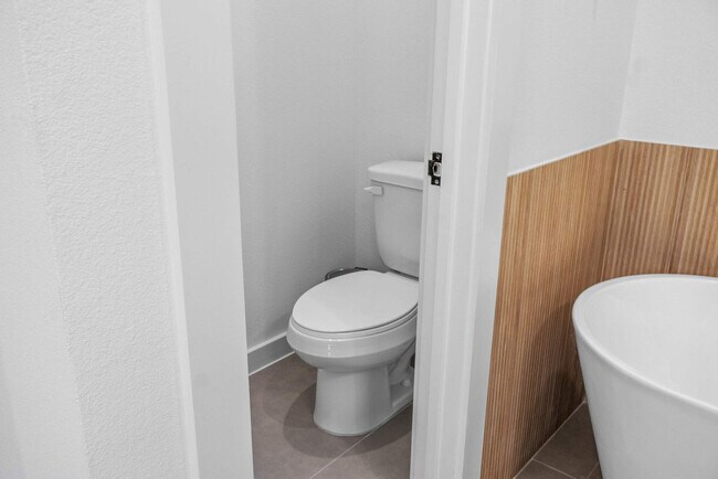 Building Photo - 6740 Peerless St