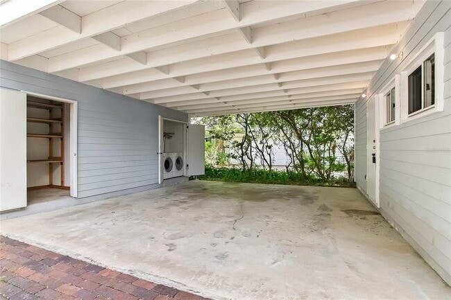 Building Photo - 754 N Westmoreland Dr