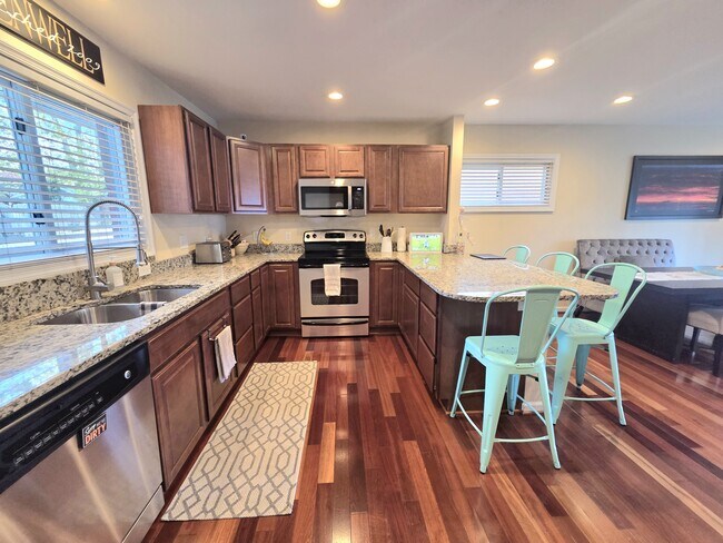 Building Photo - 108 N Gladden St