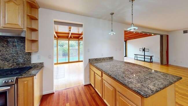 Building Photo - Sunny Greenbrae Single-Level with Pool + K...