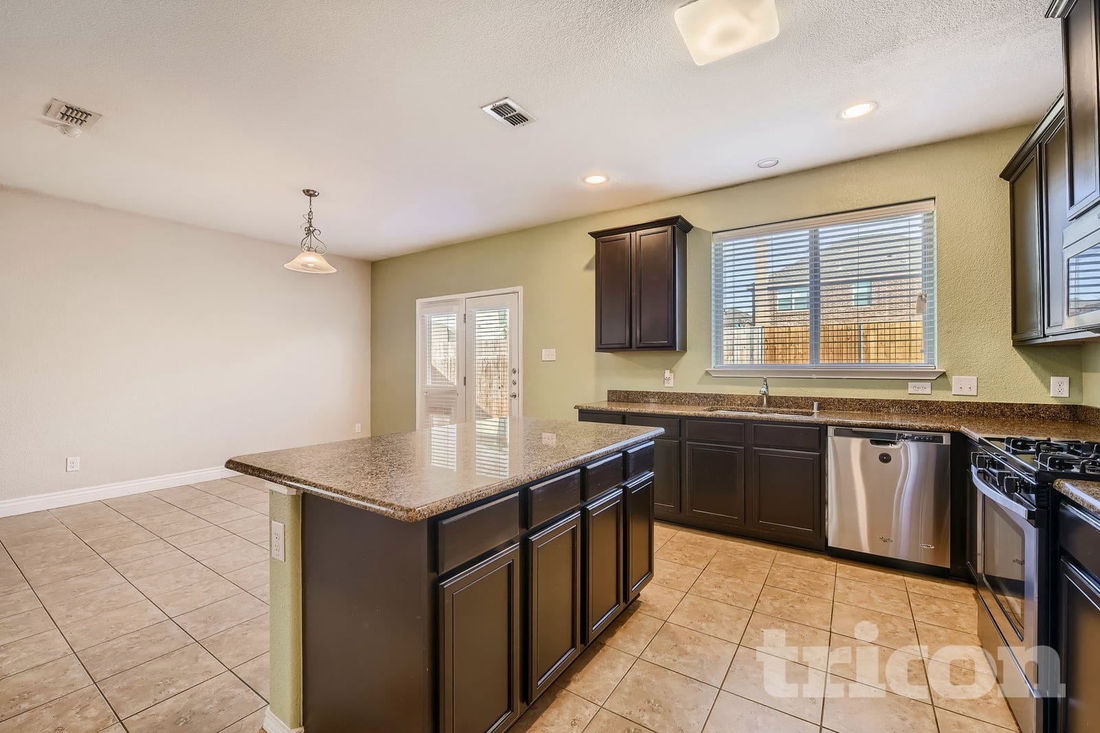 Building Photo - 1735 Oak Glen Dr