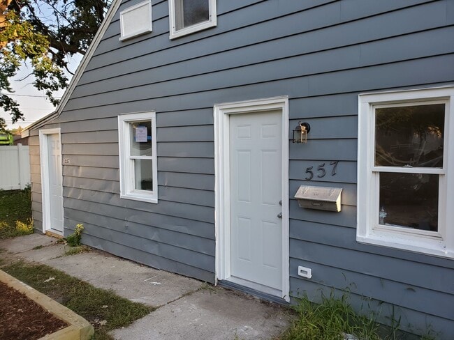 Building Photo - 557 E Division St