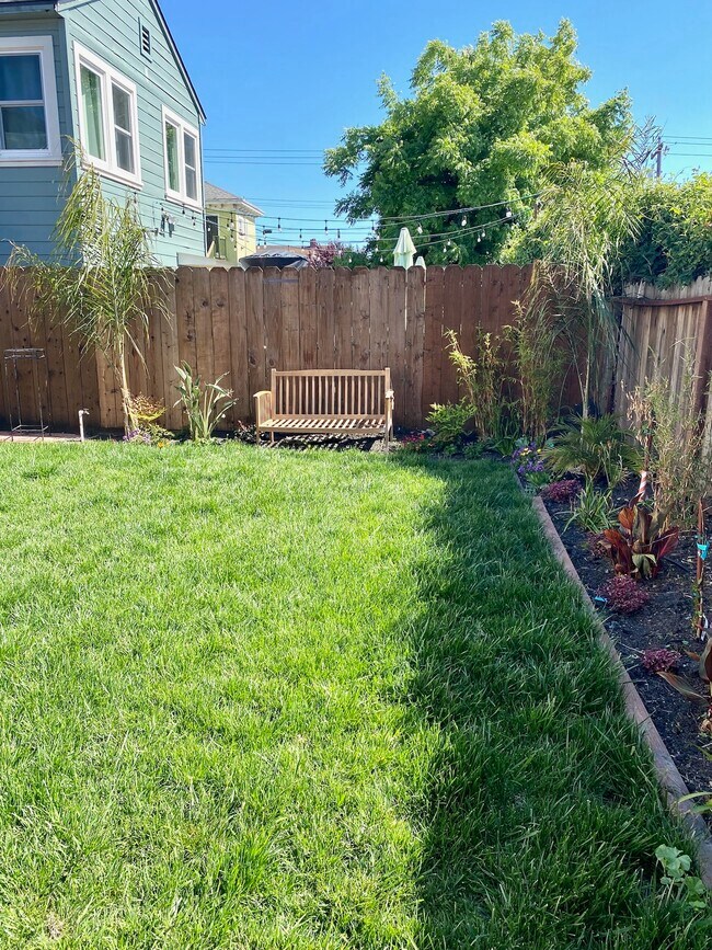 Building Photo - 5715 Genoa St