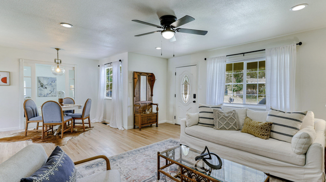 Living Room - 1025 Gold St