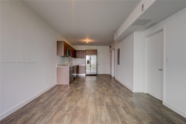 Building Photo - 1600 SW 1st Ave