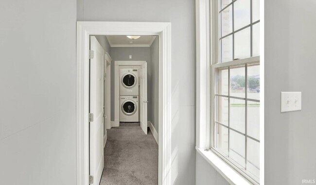 Building Photo - 303 S Washington St