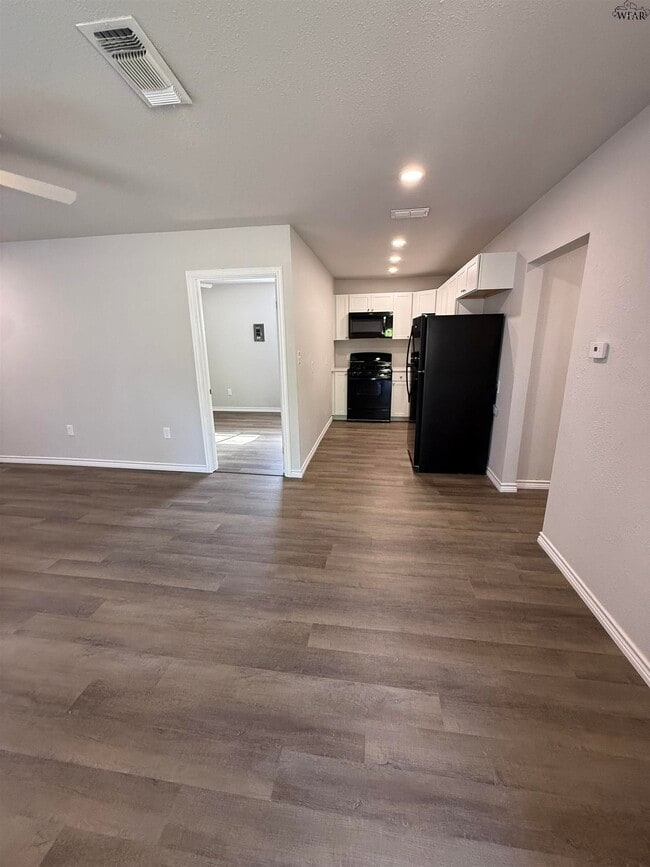 Building Photo - 1030 Wesley Dr