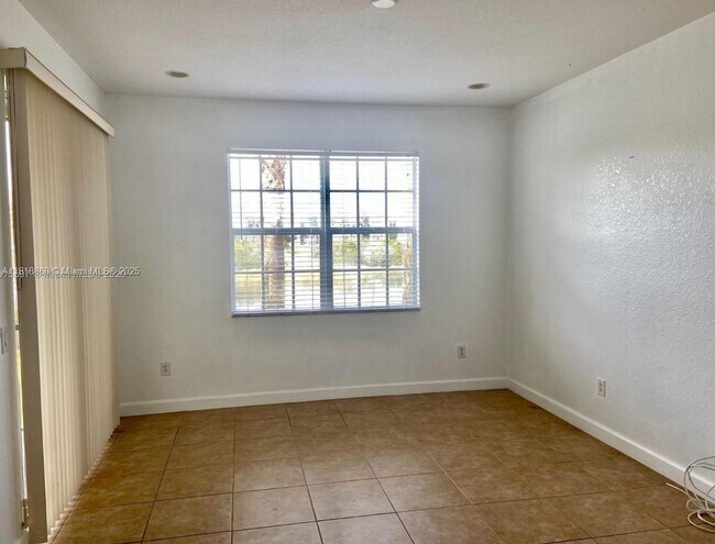 Building Photo - 8231 NW 127th Ln