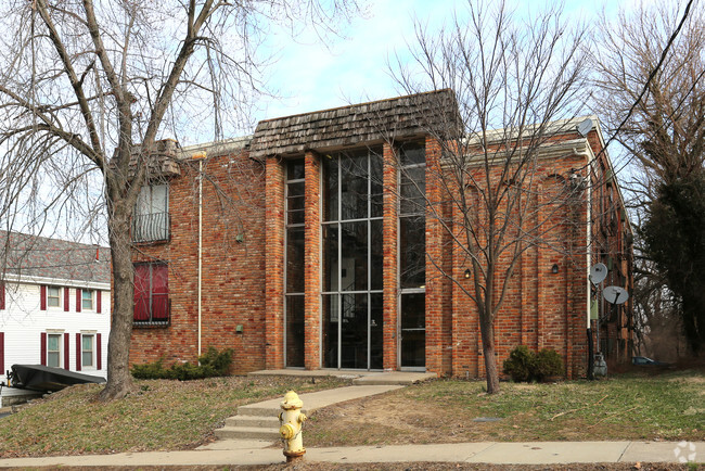 Building Photo - College Place