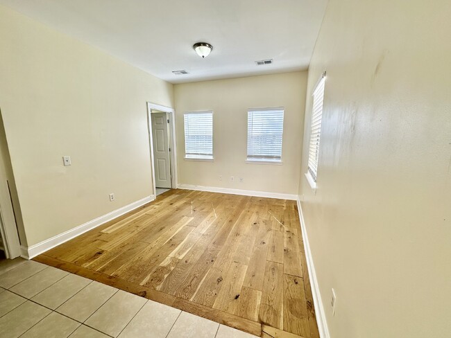 Building Photo - Studio Apartment in Downtown Bluffton Vill...