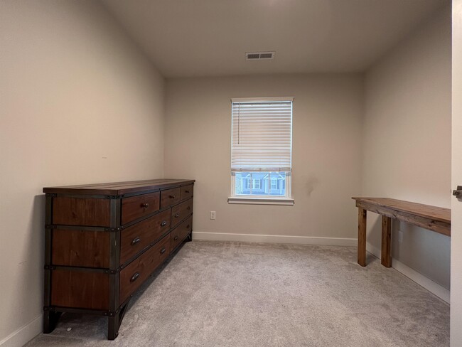 Building Photo - 217 Stonehurst Dr