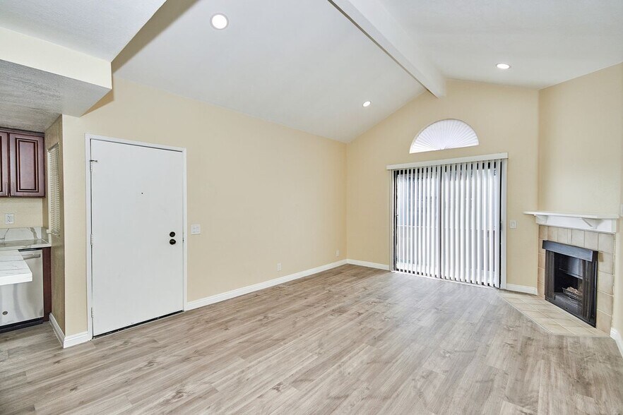 Building Photo - 22729 Lakeway Dr