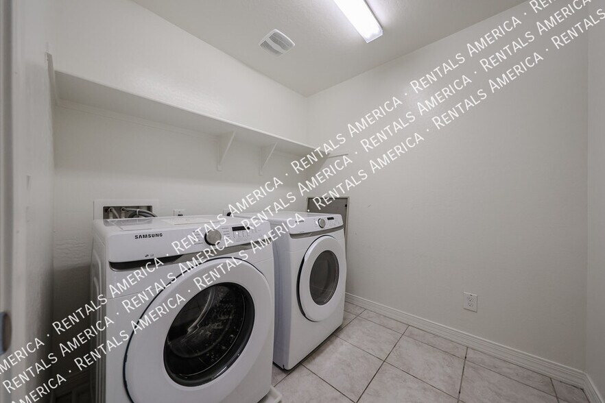 Building Photo - 17965 W Encinas Ln