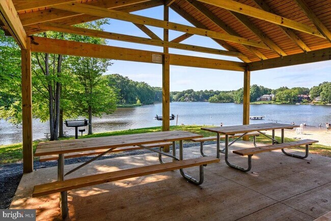 Building Photo - 4400 Loganberry Ln