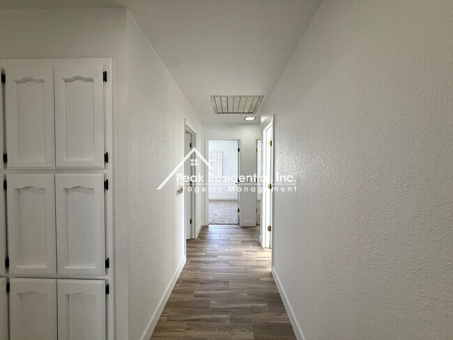 Building Photo - Wonderful Orangevale 4bd/2ba Home with 2 Car Garage!