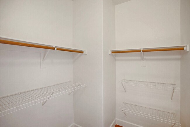 Building Photo - Southwest Pool Home With First Floor Bed And Bath