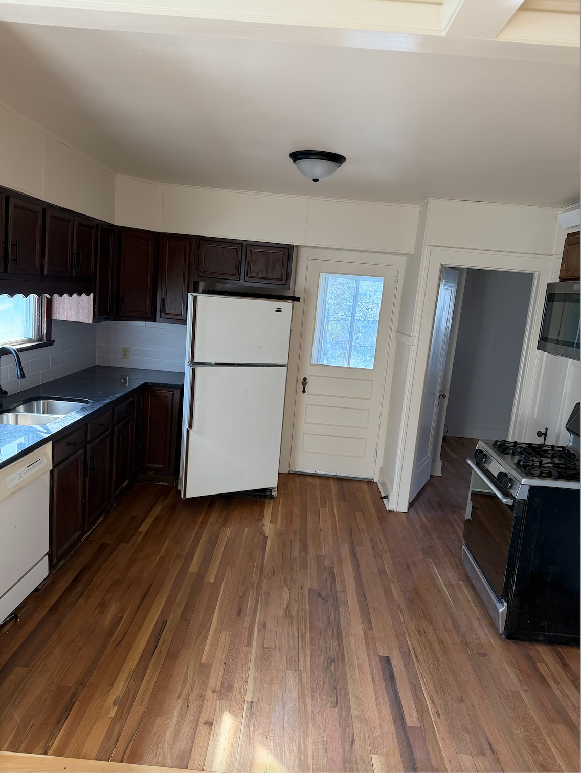 Building Photo - 29 Laurel Ave