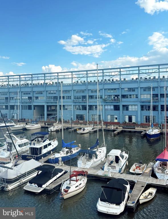 Building Photo - 7 N Christopher Columbus Blvd