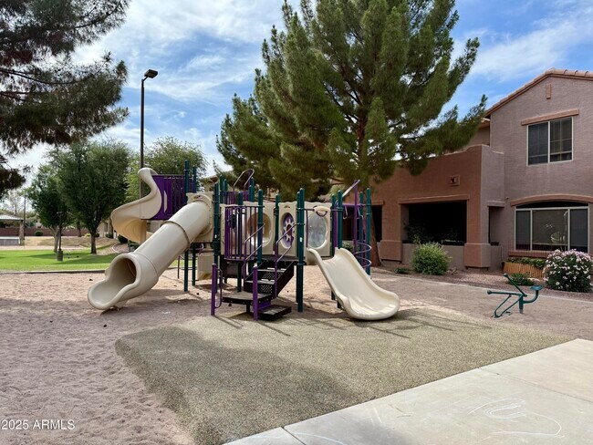 Primary Photo - 2600 E Springfield Pl