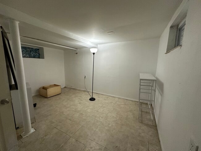 Building Photo - 10528 Van Wyck Expy