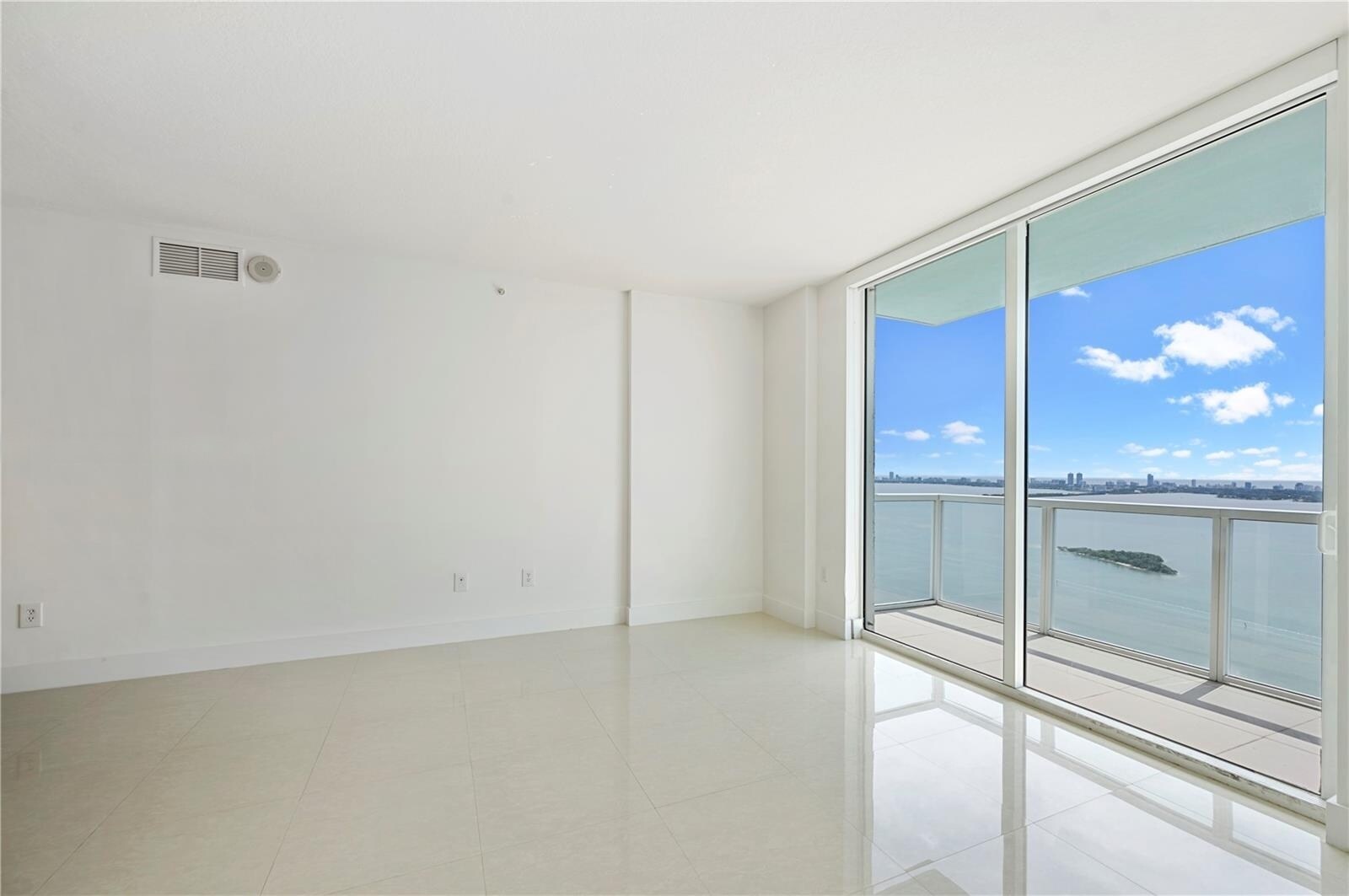 Building Photo - 1900 N Bayshore Dr
