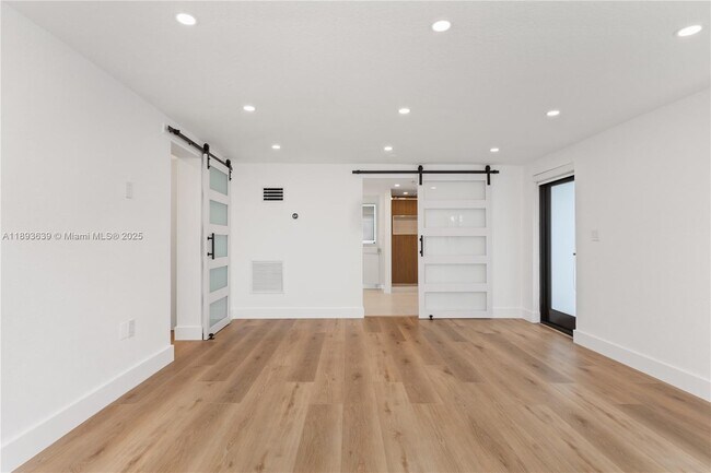 Building Photo - 6731 SW 33rd St