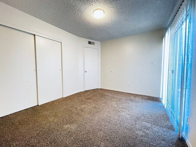 Building Photo - 4233 N Bengston Ave