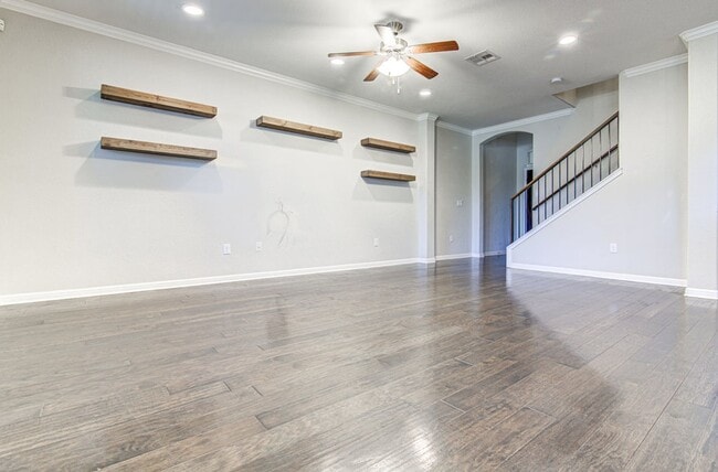 Building Photo - Cute as a Button 3/2.5 home in Parmer Village Townhomes, move-in ready!