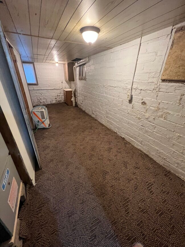 Building Photo - 407 W Adams St