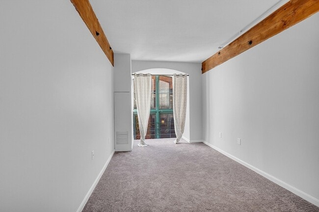 Building Photo - 200 Market St