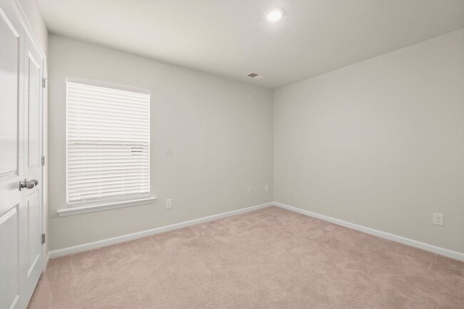 Building Photo - Stunning home in desirable Chateau community