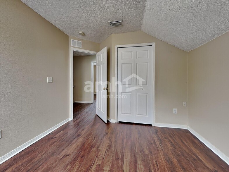 Building Photo - 28721 Seashell Ct
